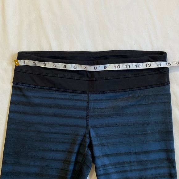 Lululemon Blue and Black Patterned Running Crops Size 8 - Picture 4 of 7